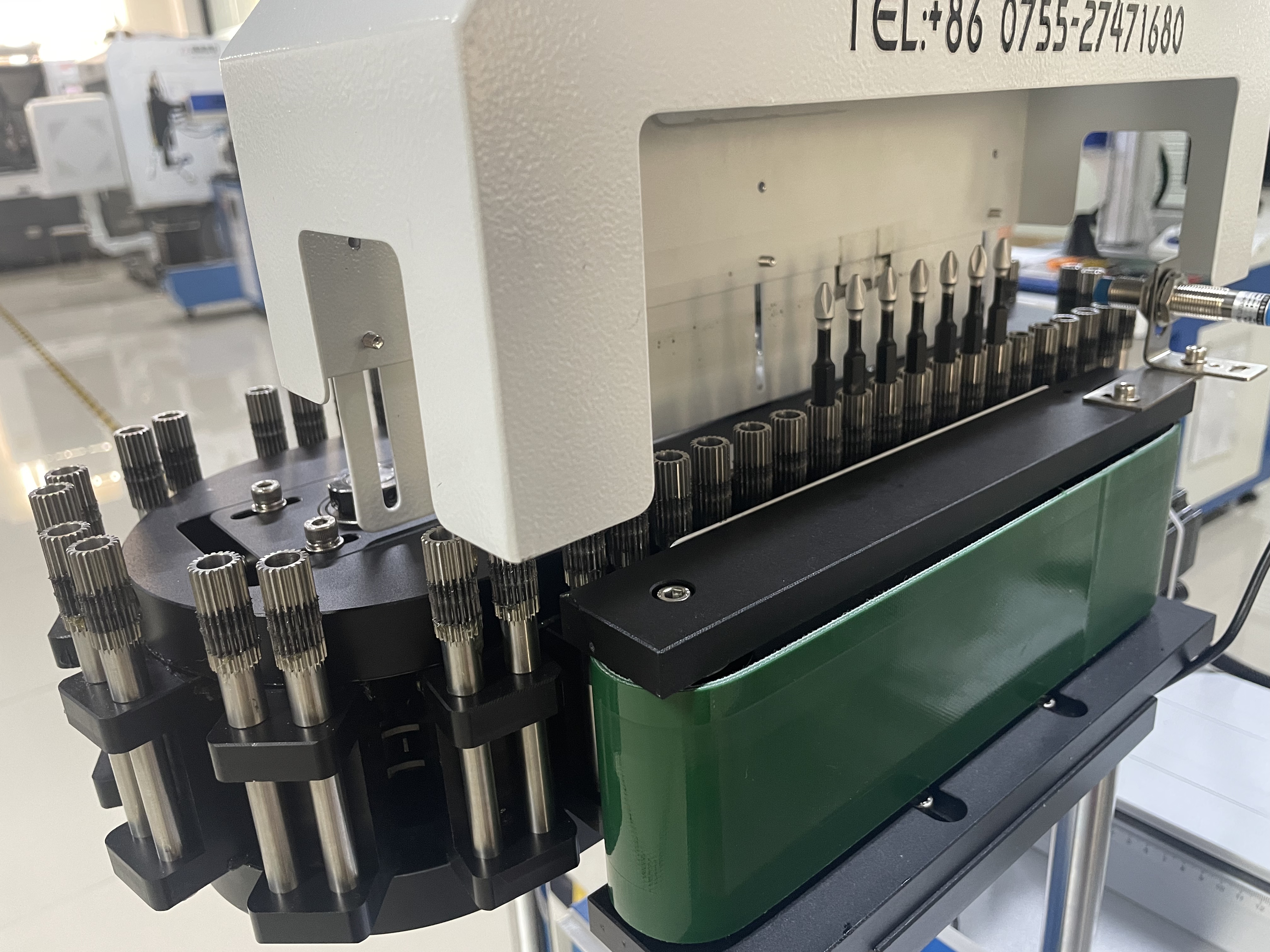 Laser Decoating for Screwdriver Bits, Precise & Non-damaging