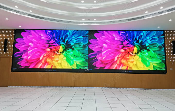 P1.5COB small pitch display case