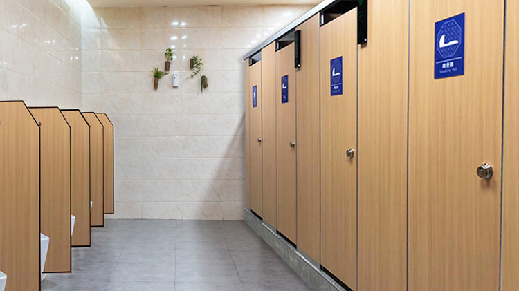 What are the styles of public bathroom partitions?