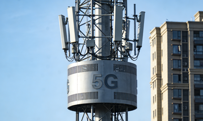 Yangxing Technology's TCXO/OCXO clock solutions enable high-precision synchronization of 5G base stations.